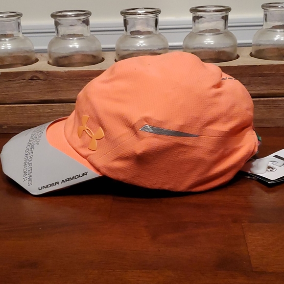 COPY - NWT Womens Under Armour Qualifier lighted run cap - Picture 4 of 9